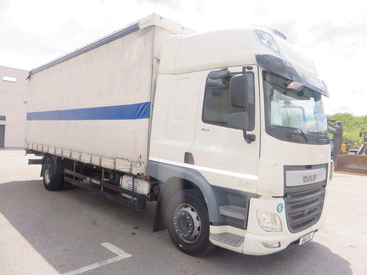 DAF CF320 4x2 18T Curtainside 7.70m - Tent veoauto: pilt 2 DAF CF320 4x2 18T Curtainside 7.70m - Tent veoauto: pilt 2