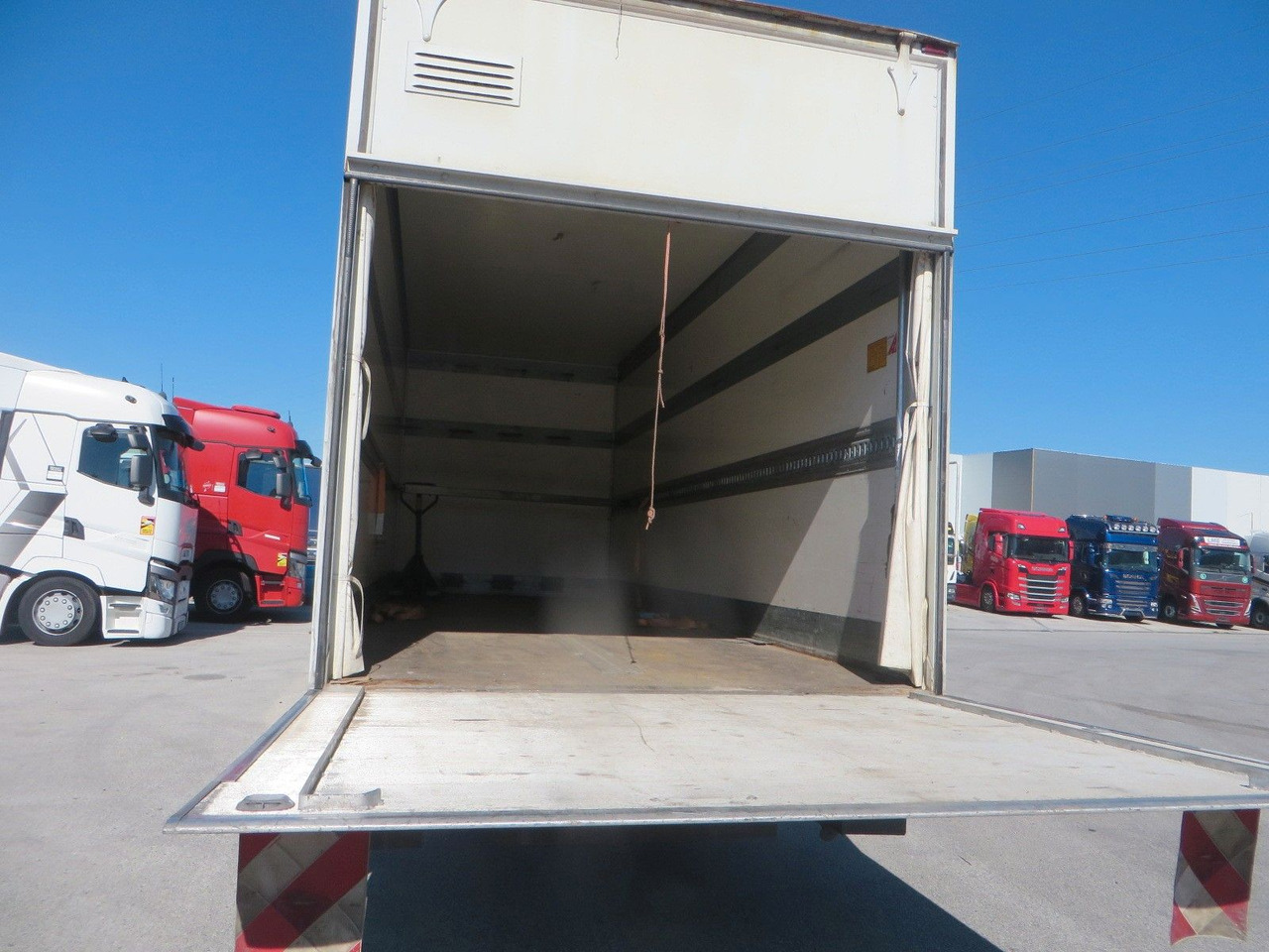 Mercedes-Benz Atego 1024 Box body with tail lift - Kasti veoauto: pilt 5 Mercedes-Benz Atego 1024 Box body with tail lift - Kasti veoauto: pilt 5