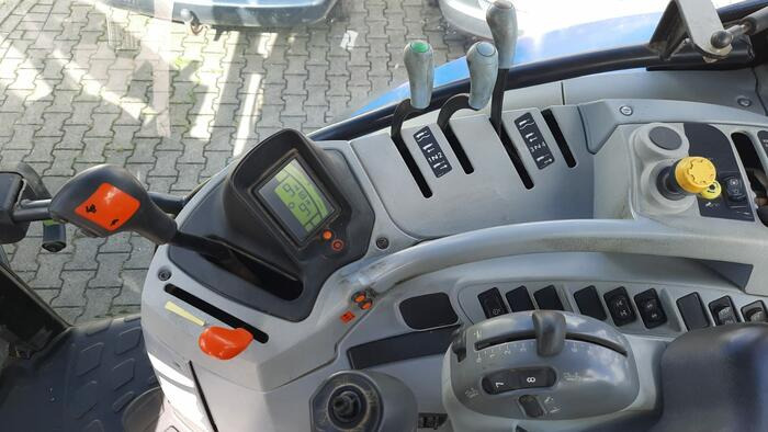 Traktor New Holland T6070: pilt 7