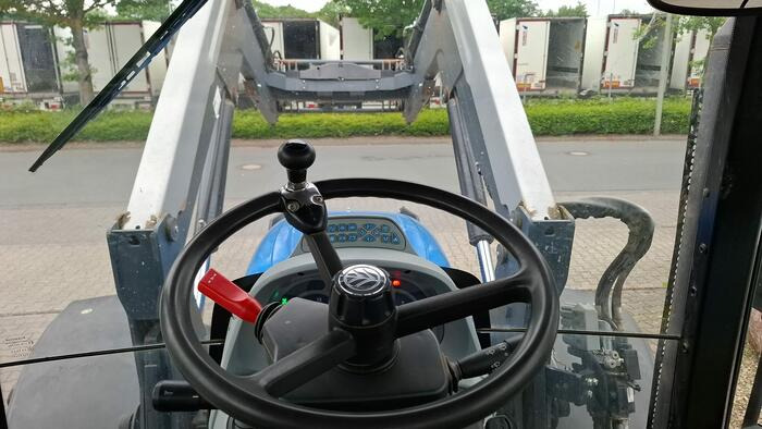 Traktor New Holland T6070: pilt 12