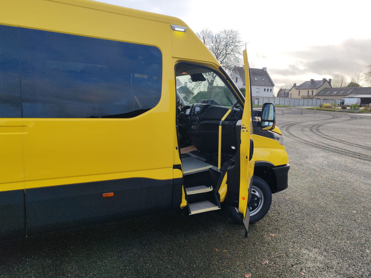 5 MINIBUS IVECO DAILY NEUF ET NON IMMATRICULE - Väikebuss, Mikrobuss: pilt 4 5 MINIBUS IVECO DAILY NEUF ET NON IMMATRICULE - Väikebuss, Mikrobuss: pilt 4