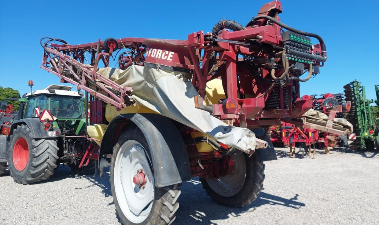 Hardi Commander Plus 4200 - 28m Twin - Järelveetav pritsija: pilt 2 Hardi Commander Plus 4200 - 28m Twin - Järelveetav pritsija: pilt 2