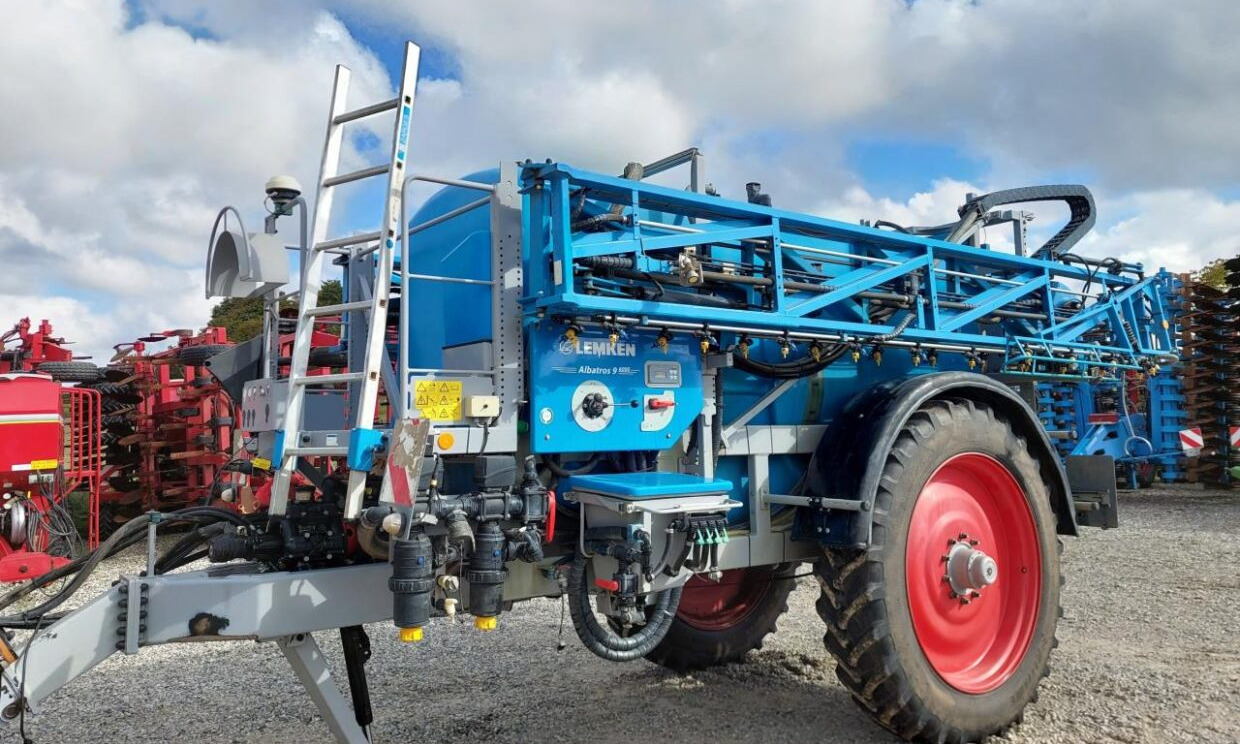 Lemken ALBATROS 9 6000 L med GPS - Järelveetav pritsija: pilt 2 Lemken ALBATROS 9 6000 L med GPS - Järelveetav pritsija: pilt 2