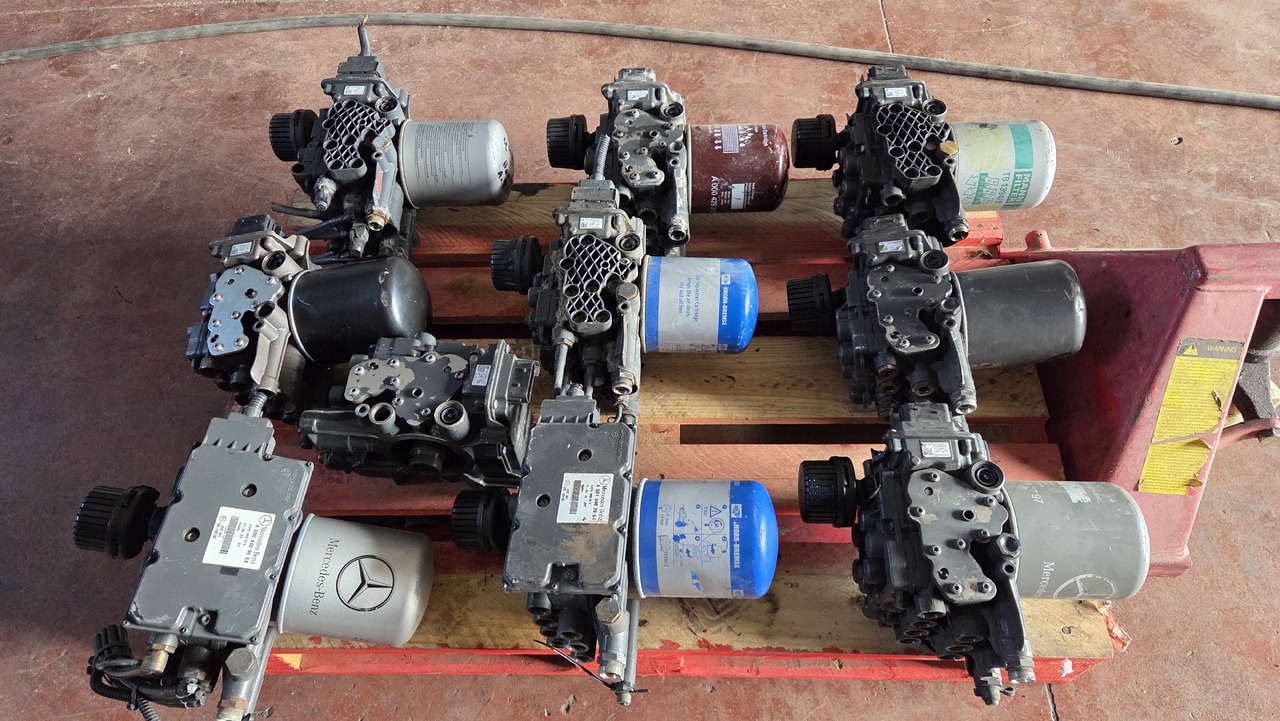 KNORR-BREMSE CONTROL UNIT EAPU K 102145 - Mootori juhtimisseade - Veoauto: pilt 1 KNORR-BREMSE CONTROL UNIT EAPU K 102145 - Mootori juhtimisseade - Veoauto: pilt 1