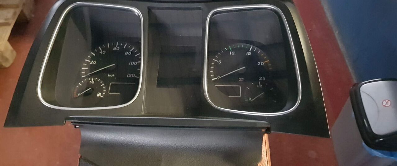 Knorr-Bremse 0 486 106 133 Mercedes-Benz ACTROS MB4 - Mootori juhtimisseade - Veoauto: pilt 4 Knorr-Bremse 0 486 106 133 Mercedes-Benz ACTROS MB4 - Mootori juhtimisseade - Veoauto: pilt 4