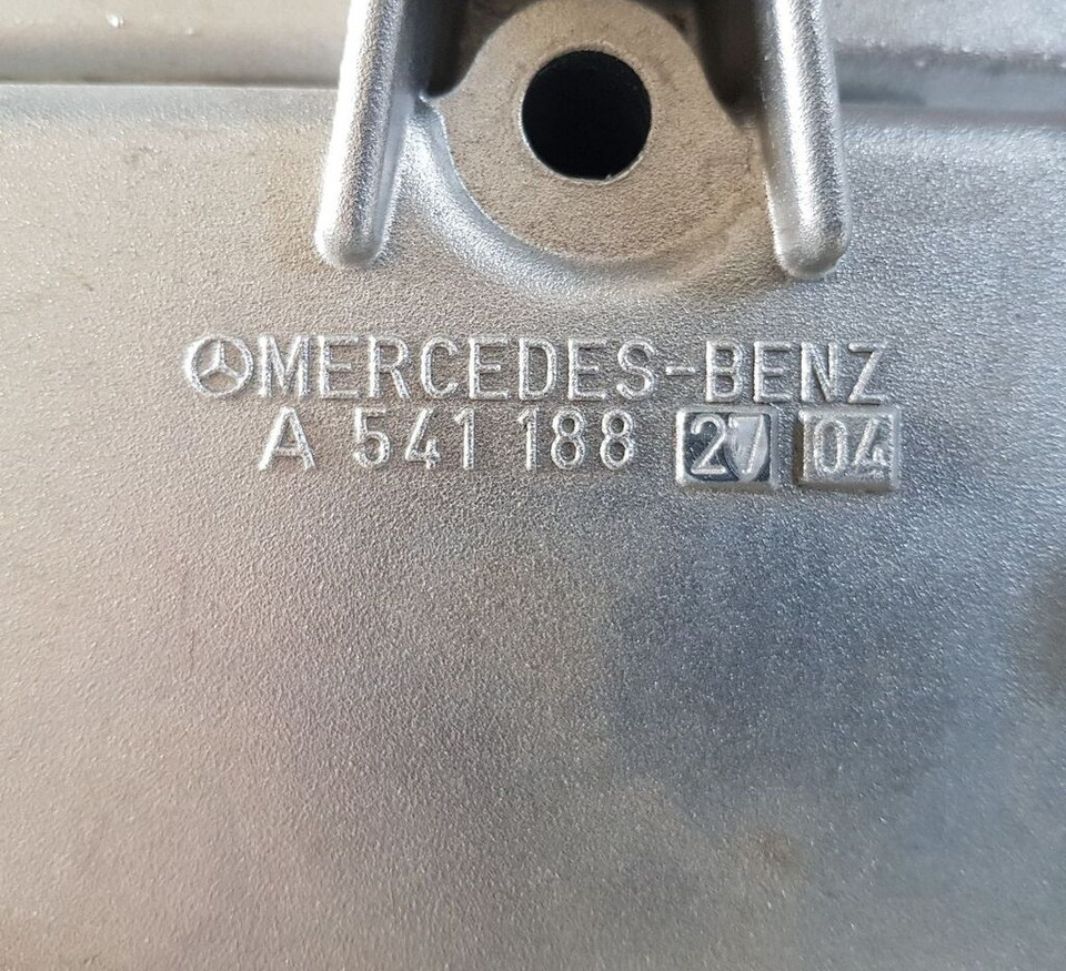 Mercedes-Benz A541 188 2704 Mercedes-Benz ACTROS - Õlijahuti - Veoauto: pilt 1 Mercedes-Benz A541 188 2704 Mercedes-Benz ACTROS - Õlijahuti - Veoauto: pilt 1