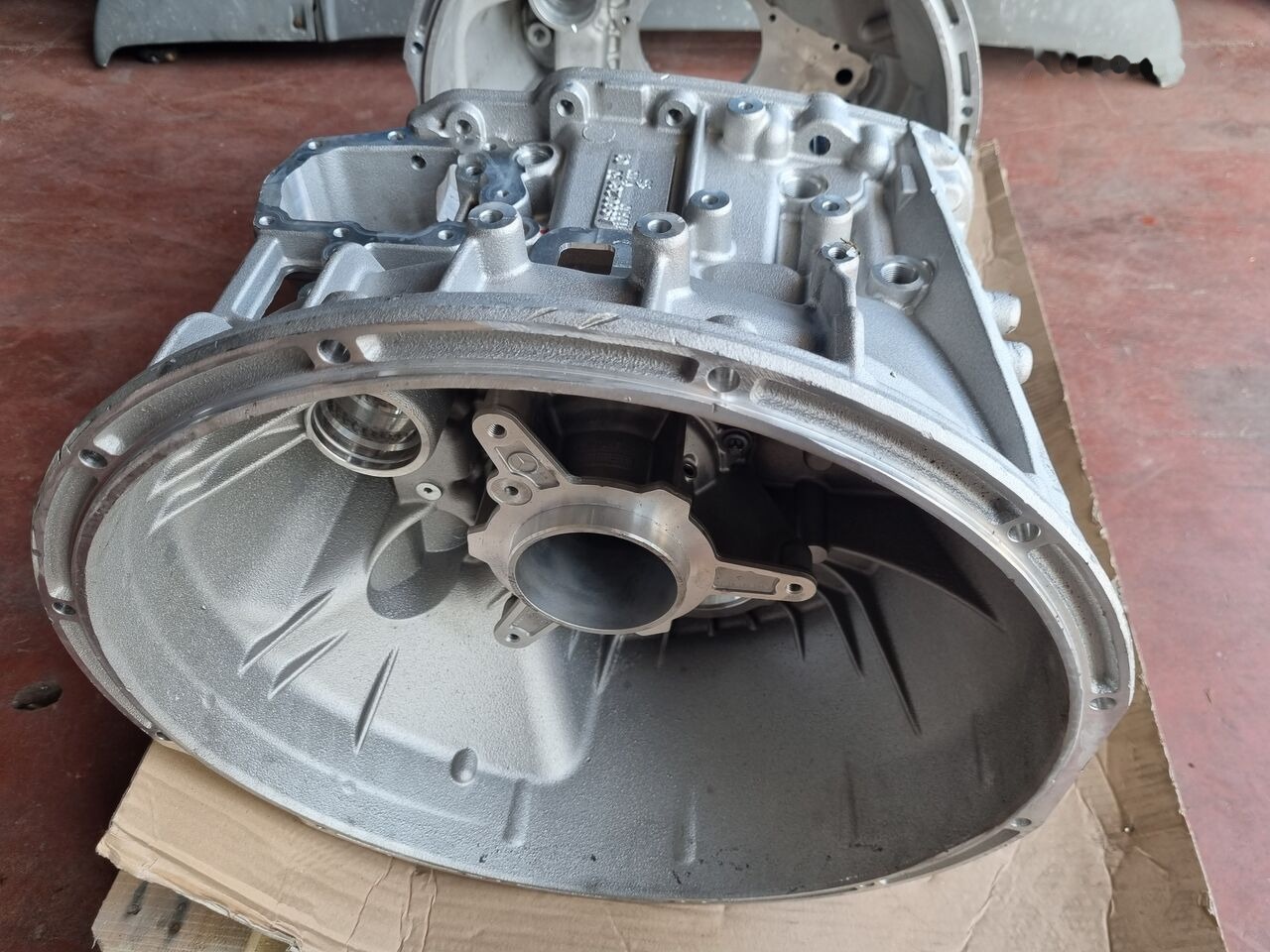 Mercedes-Benz TRANSMISSION HOUSING   Mercedes-Benz ACTROS MP4 EURO 6 - Käigukast - Veoauto: pilt 1 Mercedes-Benz TRANSMISSION HOUSING   Mercedes-Benz ACTROS MP4 EURO 6 - Käigukast - Veoauto: pilt 1