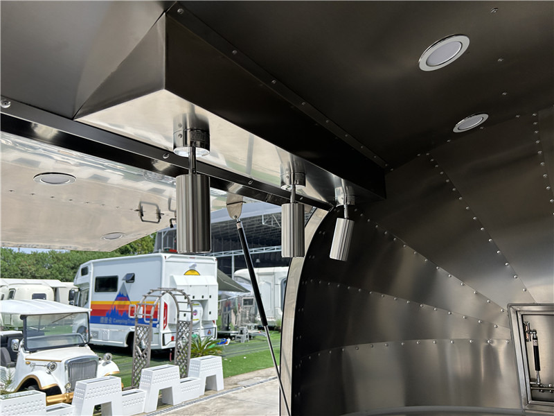 Small Food Trailer Crepes, Gelato & More | European Street Food Truck liising Small Food Trailer Crepes, Gelato & More | European Street Food Truck: pilt 16