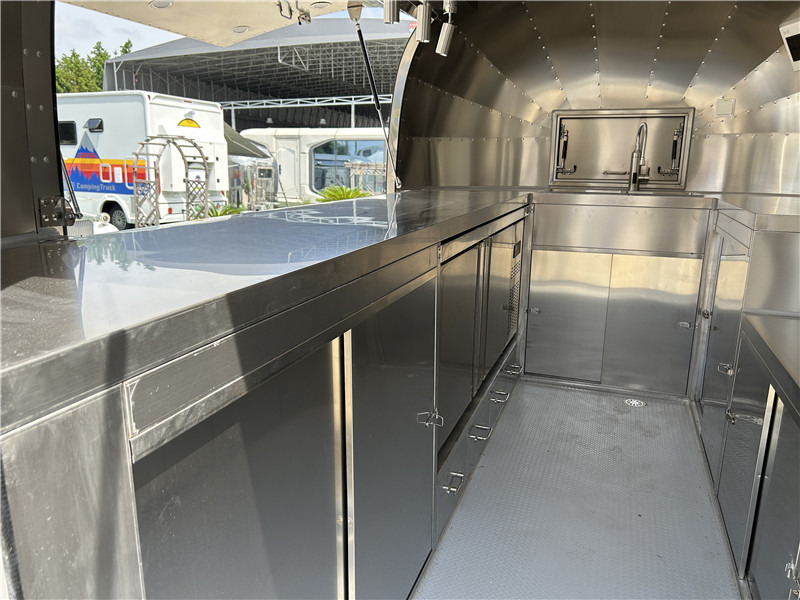 Small Food Trailer Crepes, Gelato & More | European Street Food Truck liising Small Food Trailer Crepes, Gelato & More | European Street Food Truck: pilt 11