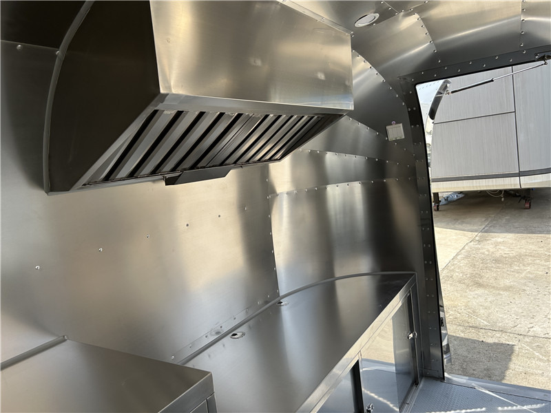 Small Food Trailer Crepes, Gelato & More | European Street Food Truck liising Small Food Trailer Crepes, Gelato & More | European Street Food Truck: pilt 20