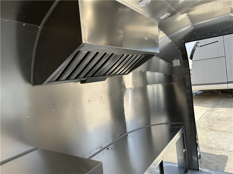 Small Food Trailer Crepes, Gelato & More | European Street Food Truck liising Small Food Trailer Crepes, Gelato & More | European Street Food Truck: pilt 18