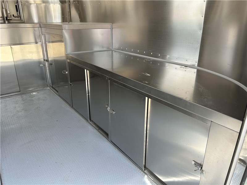 Small Food Trailer Crepes, Gelato & More | European Street Food Truck liising Small Food Trailer Crepes, Gelato & More | European Street Food Truck: pilt 13