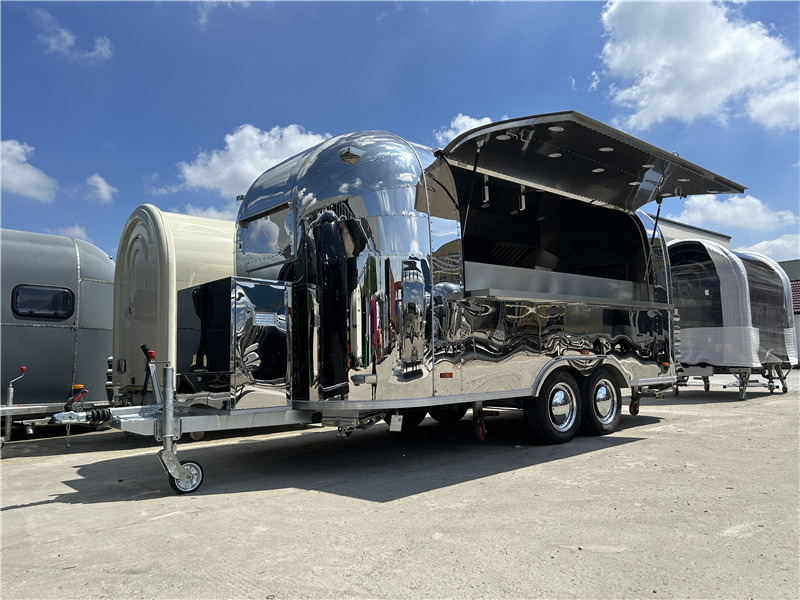 Smash Burger Food Truck Taste of Europe Food Truck: Wood-Fired Pizza, German Sausages & French Crepes - Toitlustus haagis: pilt 2 Smash Burger Food Truck Taste of Europe Food Truck: Wood-Fired Pizza, German Sausages & French Crepes - Toitlustus haagis: pilt 2