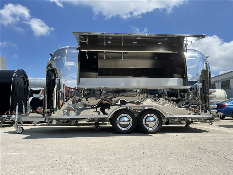 Smash Burger Food Truck Taste of Europe Food Truck: Wood-Fired Pizza, German Sausages & French Crepes - Toitlustus haagis: pilt 1 Smash Burger Food Truck Taste of Europe Food Truck: Wood-Fired Pizza, German Sausages & French Crepes - Toitlustus haagis: pilt 1