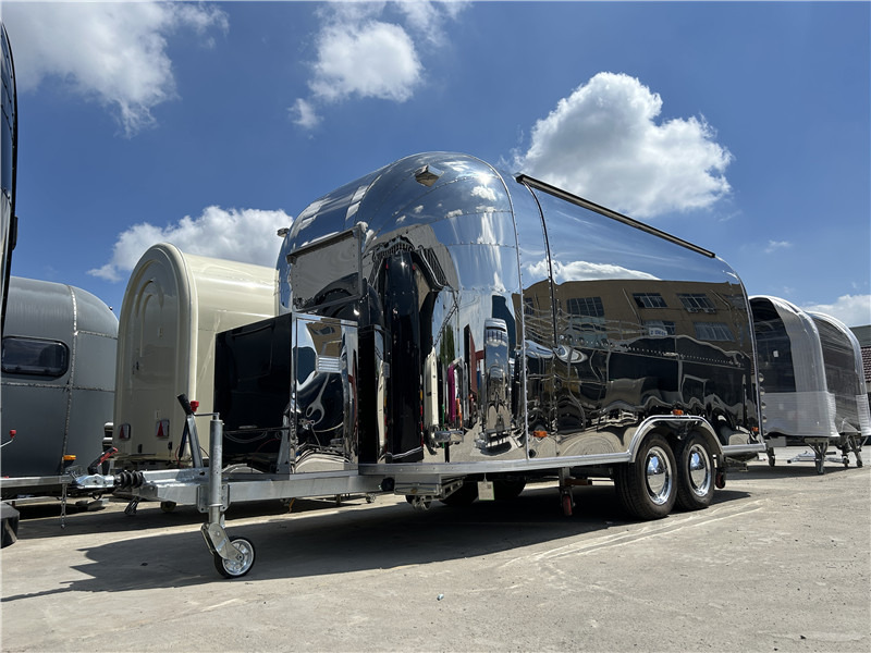 Smash Burger Food Truck Taste of Europe Food Truck: Wood-Fired Pizza, German Sausages & French Crepes - Toitlustus haagis: pilt 5 Smash Burger Food Truck Taste of Europe Food Truck: Wood-Fired Pizza, German Sausages & French Crepes - Toitlustus haagis: pilt 5