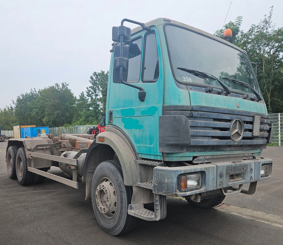 Konkstõstukiga veoauto Mercedes-Benz SK 2527 6x4 Blatt/Blatt Hakenabroller: pilt 1