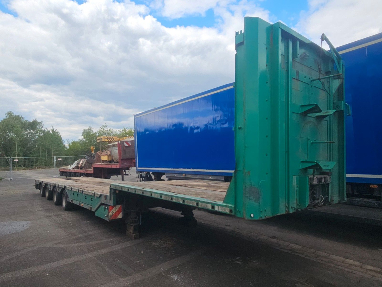 Meusburger MPG-4 Tieflader mit Radmulden 39.5t - Madal platvormpoolhaagis: pilt 2 Meusburger MPG-4 Tieflader mit Radmulden 39.5t - Madal platvormpoolhaagis: pilt 2