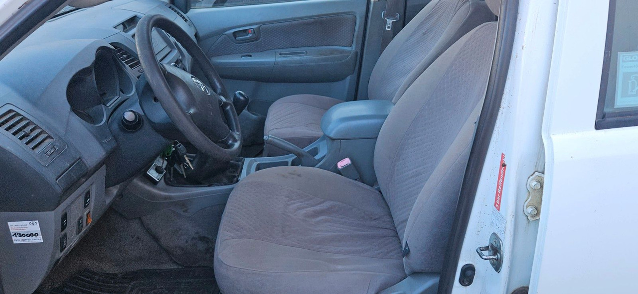Toyota Hilux Double Cab 4x4 - Maastur: pilt 5 Toyota Hilux Double Cab 4x4 - Maastur: pilt 5