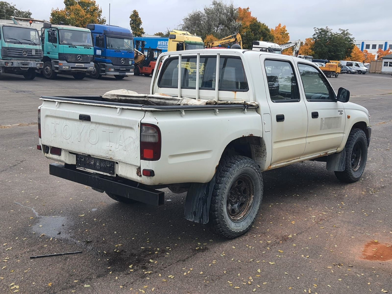 Toyota Hilux Double Cab 4x4 - Maastur: pilt 3 Toyota Hilux Double Cab 4x4 - Maastur: pilt 3