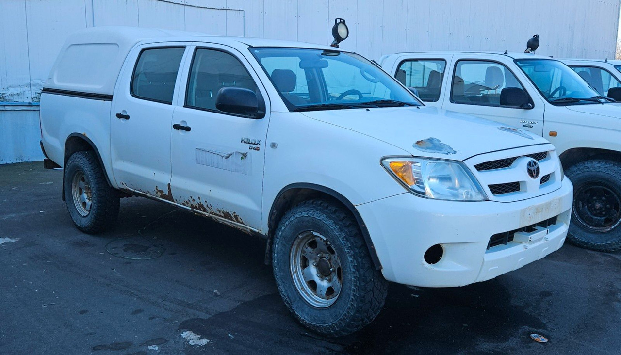 Toyota Hilux Double Cab 4x4 - Maastur: pilt 1 Toyota Hilux Double Cab 4x4 - Maastur: pilt 1