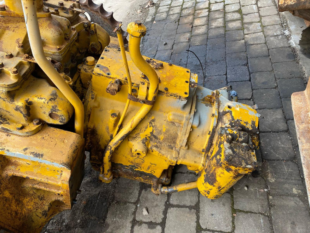 Caterpillar CAT D 951 - Käigukast - Ehitusmasinad: pilt 4 Caterpillar CAT D 951 - Käigukast - Ehitusmasinad: pilt 4