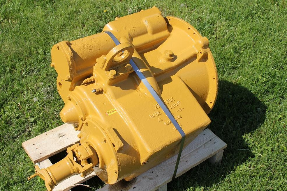 Caterpillar D 3 C - Käigukast - Ehitusmasinad: pilt 2 Caterpillar D 3 C - Käigukast - Ehitusmasinad: pilt 2