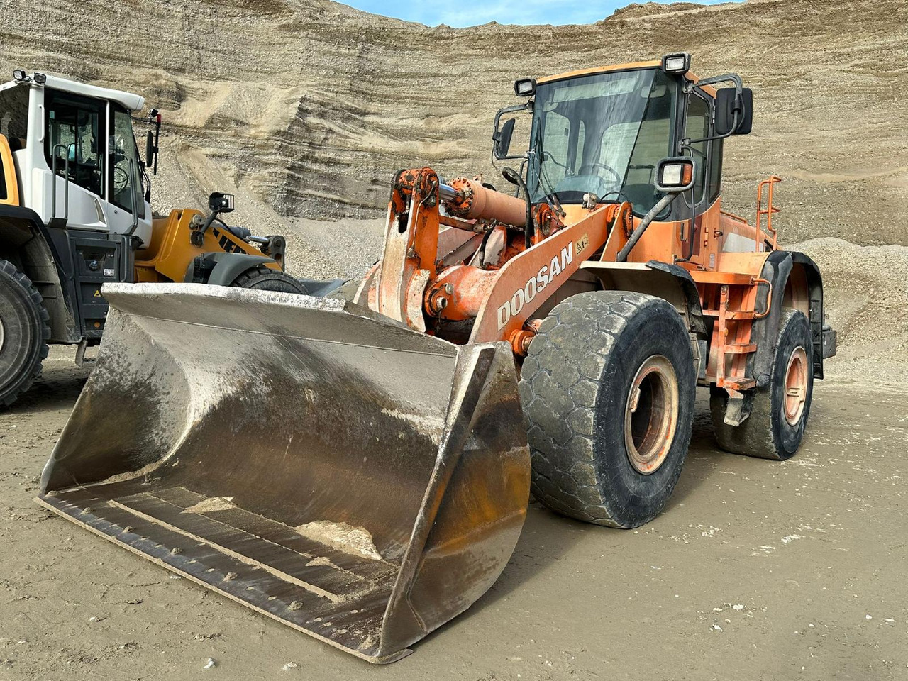 Rataslaadur Doosan DL 300: pilt 9