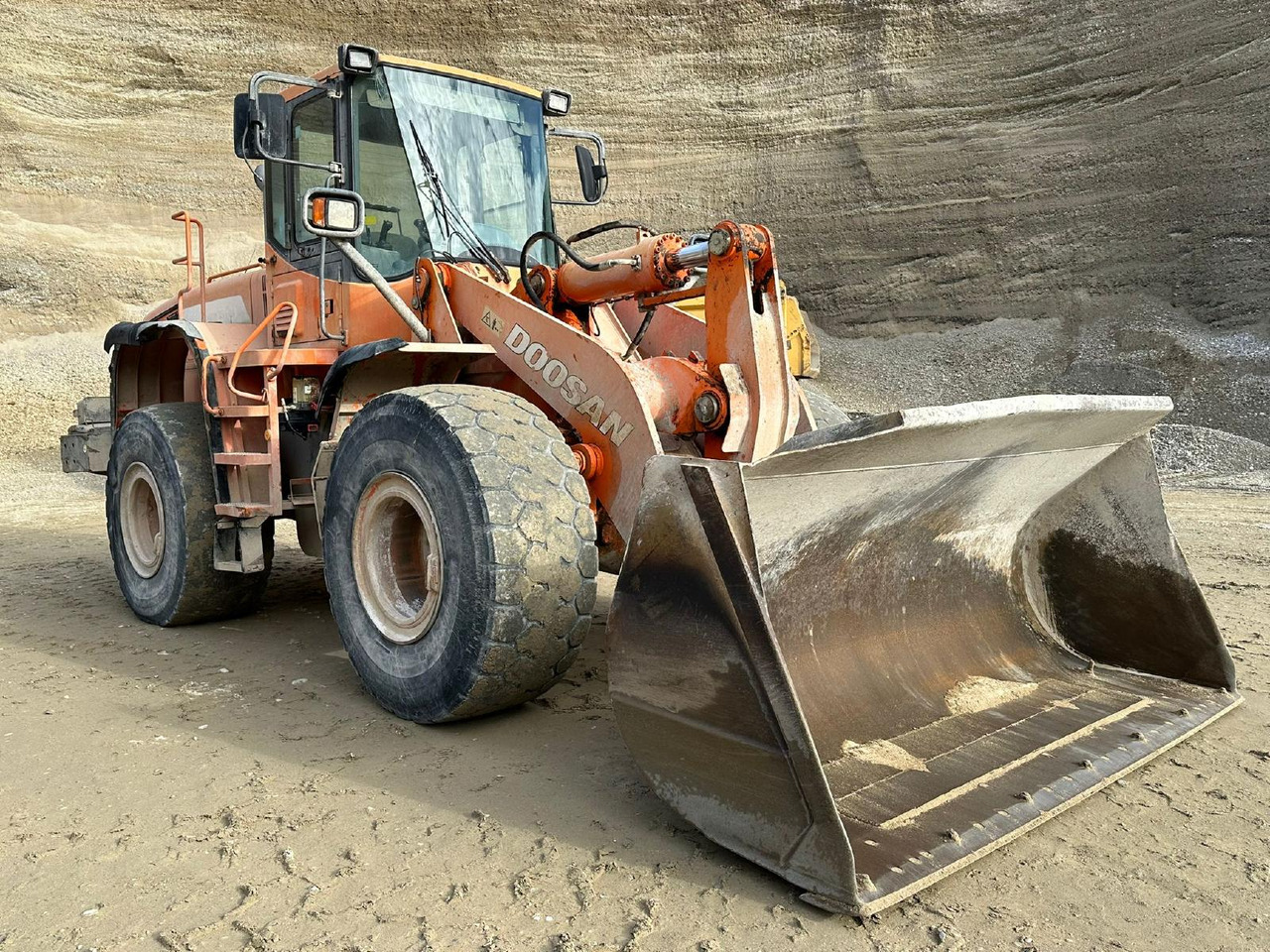 Rataslaadur Doosan DL 300: pilt 7