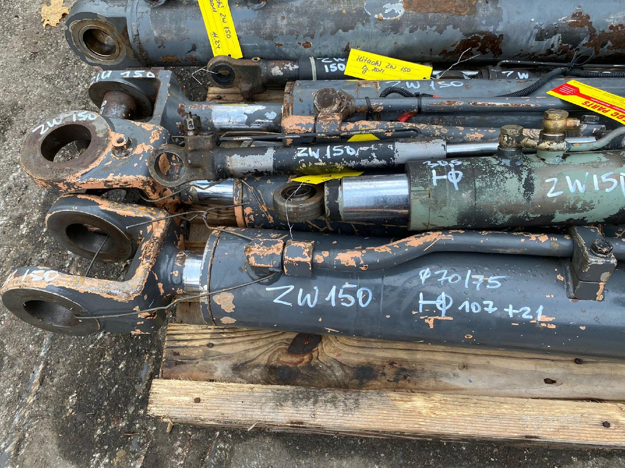 Hitachi ZW 150 - Hüdrauliline silinder - Ehitusmasinad: pilt 4 Hitachi ZW 150 - Hüdrauliline silinder - Ehitusmasinad: pilt 4