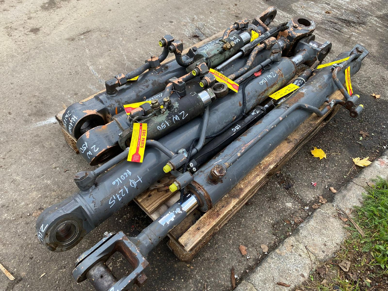 Hitachi ZW 150 - Hüdrauliline silinder - Ehitusmasinad: pilt 5 Hitachi ZW 150 - Hüdrauliline silinder - Ehitusmasinad: pilt 5