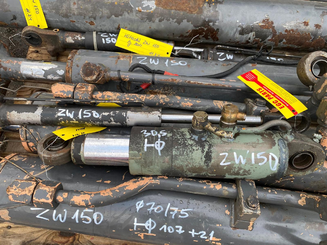 Hitachi ZW 150 - Hüdrauliline silinder - Ehitusmasinad: pilt 3 Hitachi ZW 150 - Hüdrauliline silinder - Ehitusmasinad: pilt 3