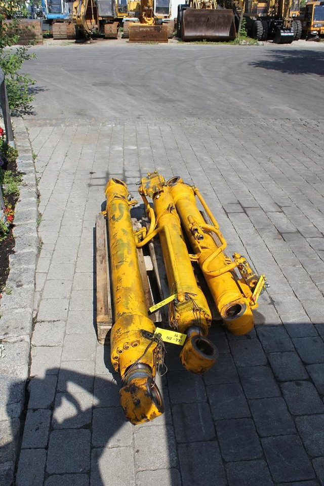 JCB 210 LC - Hüdrauliline silinder - Ehitusmasinad: pilt 3 JCB 210 LC - Hüdrauliline silinder - Ehitusmasinad: pilt 3