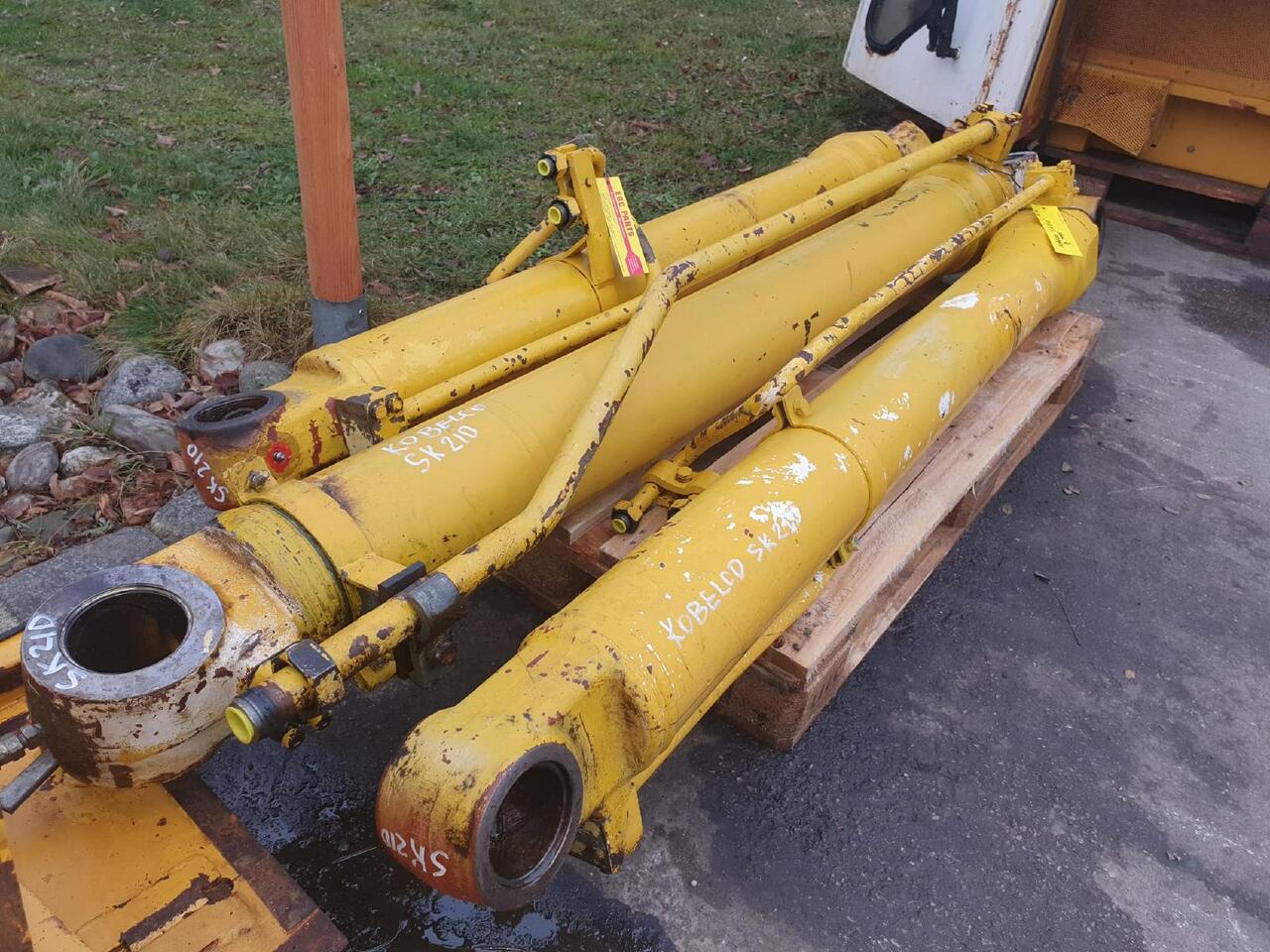 Kobelco SK 210 - Hüdrauliline silinder - Ehitusmasinad: pilt 3 Kobelco SK 210 - Hüdrauliline silinder - Ehitusmasinad: pilt 3