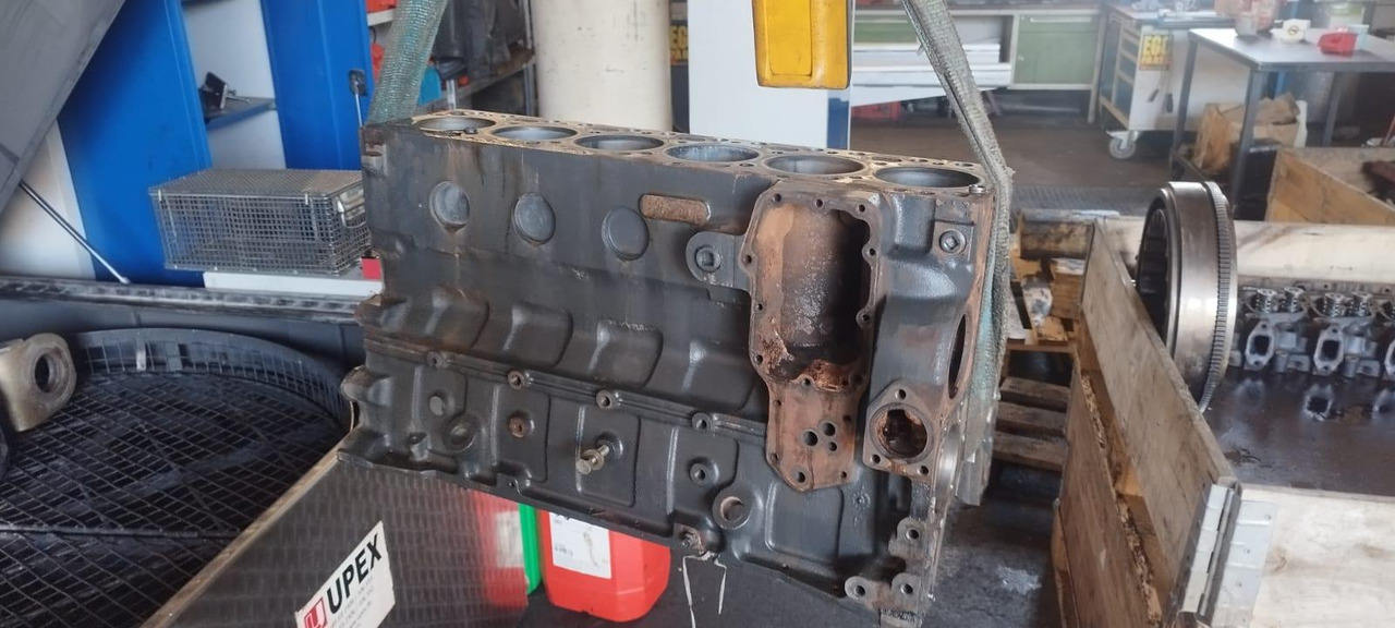 Komatsu SAA6D102E-2 - Mootor - Ehitusmasinad: pilt 2 Komatsu SAA6D102E-2 - Mootor - Ehitusmasinad: pilt 2