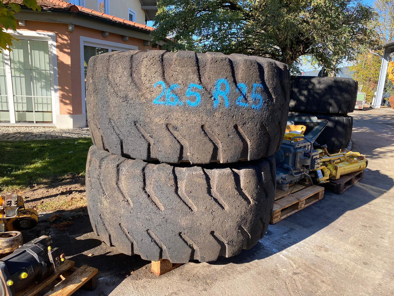 Liebherr 26,5R25 aus L564 - Rehv - Ehitusmasinad: pilt 1 Liebherr 26,5R25 aus L564 - Rehv - Ehitusmasinad: pilt 1