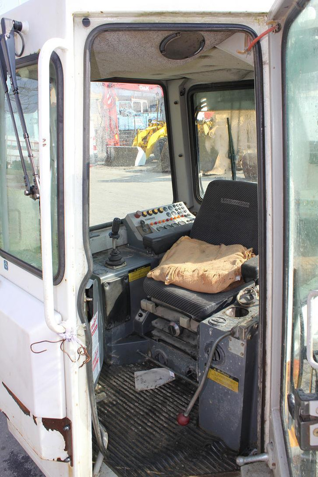 Liebherr 712-722-732 Lit. - Kabiin - Ehitusmasinad: pilt 5 Liebherr 712-722-732 Lit. - Kabiin - Ehitusmasinad: pilt 5