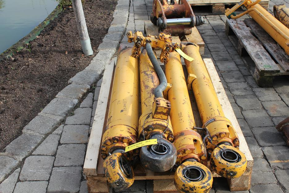 Liebherr 902 - Hüdrauliline silinder - Ehitusmasinad: pilt 1 Liebherr 902 - Hüdrauliline silinder - Ehitusmasinad: pilt 1