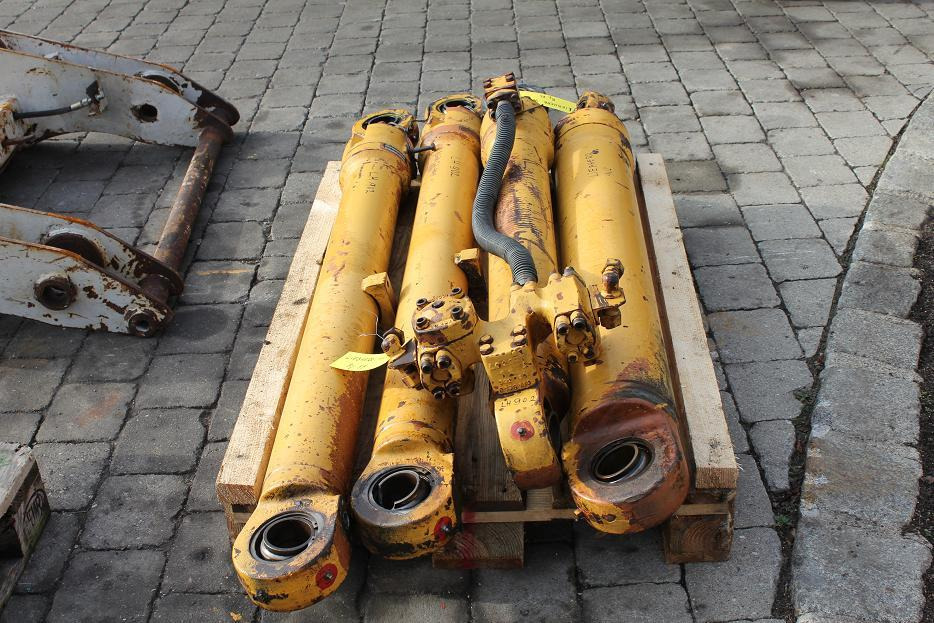 Liebherr 902 - Hüdrauliline silinder - Ehitusmasinad: pilt 3 Liebherr 902 - Hüdrauliline silinder - Ehitusmasinad: pilt 3