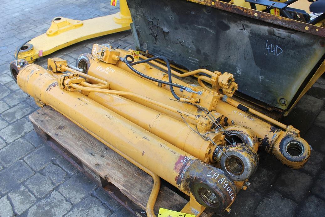Liebherr A 900 LIT - Hüdrauliline silinder - Ehitusmasinad: pilt 3 Liebherr A 900 LIT - Hüdrauliline silinder - Ehitusmasinad: pilt 3