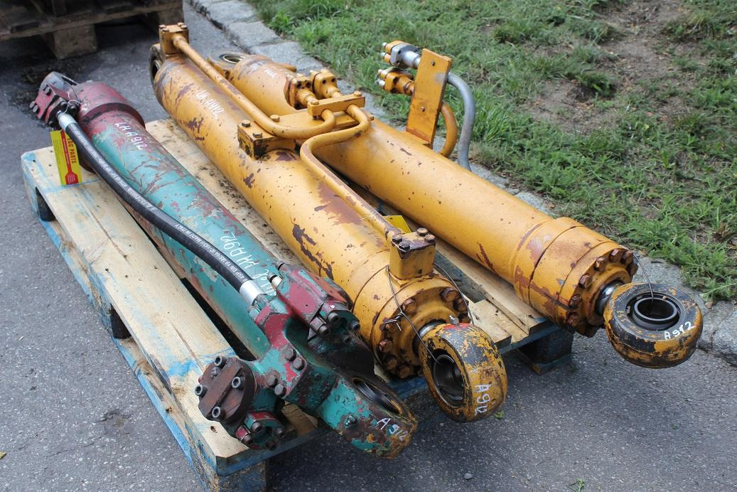 Liebherr A 912 - Hüdrauliline silinder - Ehitusmasinad: pilt 1 Liebherr A 912 - Hüdrauliline silinder - Ehitusmasinad: pilt 1