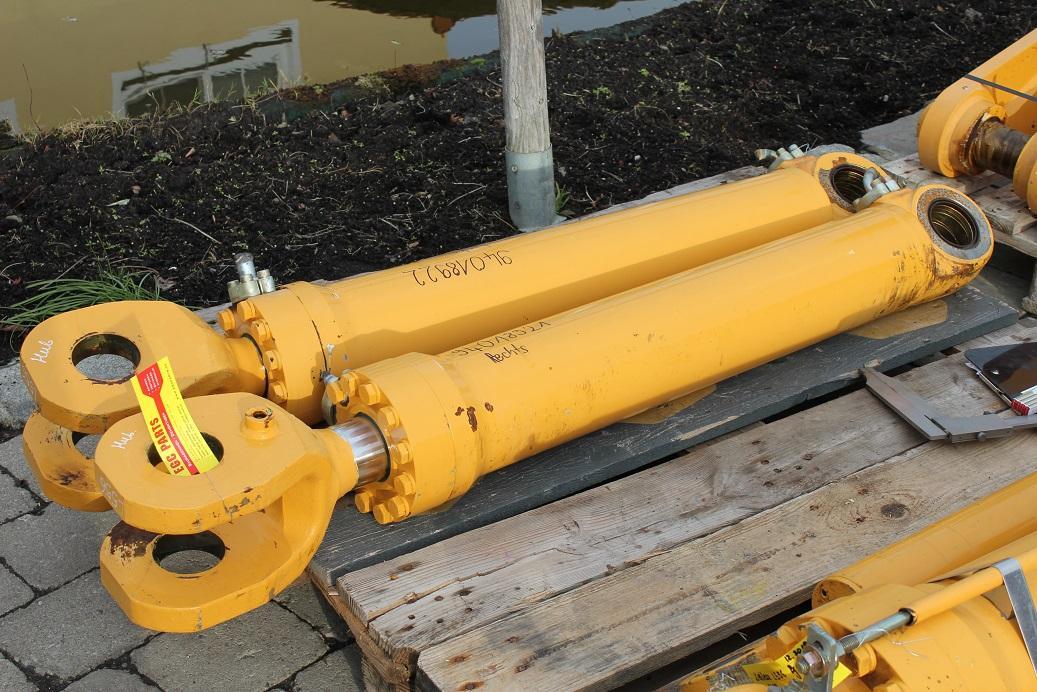 Liebherr L 556 - Hüdrauliline silinder - Ehitusmasinad: pilt 3 Liebherr L 556 - Hüdrauliline silinder - Ehitusmasinad: pilt 3