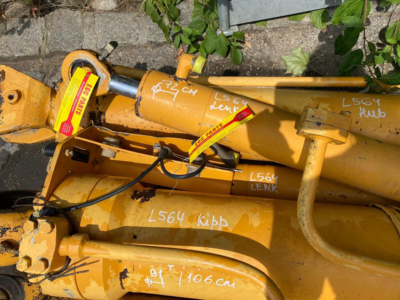 Liebherr L 564 - Hüdrauliline silinder - Ehitusmasinad: pilt 4 Liebherr L 564 - Hüdrauliline silinder - Ehitusmasinad: pilt 4