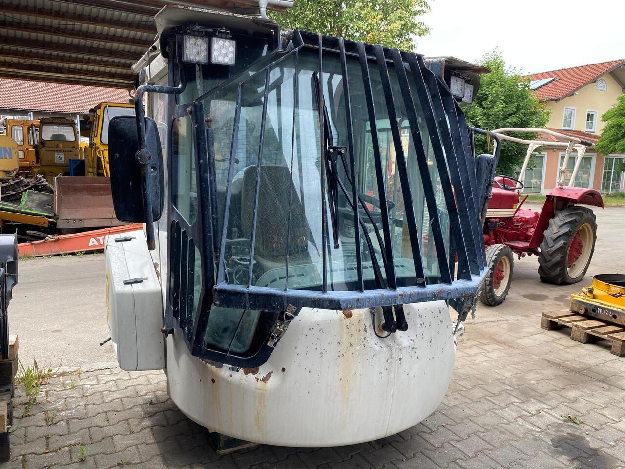 Liebherr L 566 - Kabiin - Ehitusmasinad: pilt 1 Liebherr L 566 - Kabiin - Ehitusmasinad: pilt 1