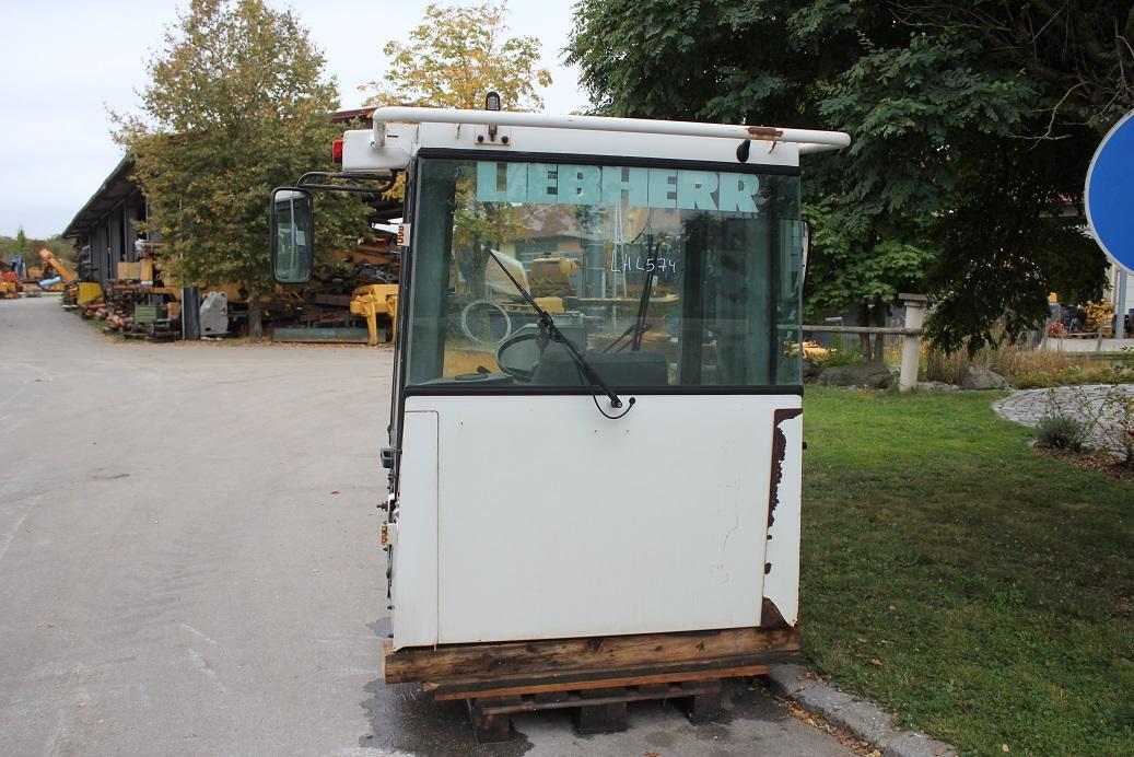 Liebherr L 574 - Kabiin - Rataslaadur: pilt 2 Liebherr L 574 - Kabiin - Rataslaadur: pilt 2