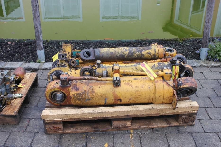 Liebherr L551 - Hüdrauliline silinder - Ehitusmasinad: pilt 3 Liebherr L551 - Hüdrauliline silinder - Ehitusmasinad: pilt 3