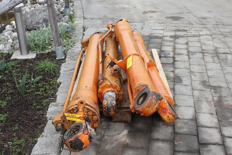 Liebherr R 912 LC LIT - Hüdrauliline silinder - Ehitusmasinad: pilt 2 Liebherr R 912 LC LIT - Hüdrauliline silinder - Ehitusmasinad: pilt 2