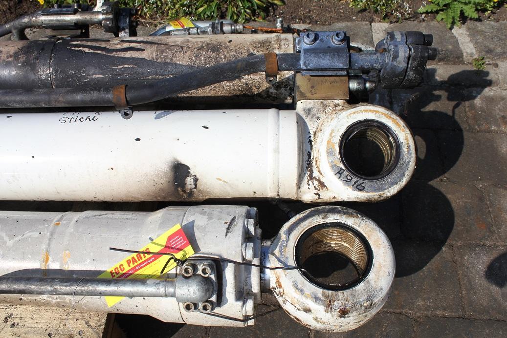 Liebherr R 916 - Hüdrauliline silinder - Ehitusmasinad: pilt 5 Liebherr R 916 - Hüdrauliline silinder - Ehitusmasinad: pilt 5