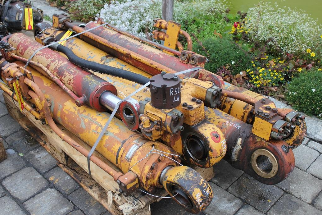 Liebherr R 922 - Hüdrauliline silinder - Ehitusmasinad: pilt 1 Liebherr R 922 - Hüdrauliline silinder - Ehitusmasinad: pilt 1