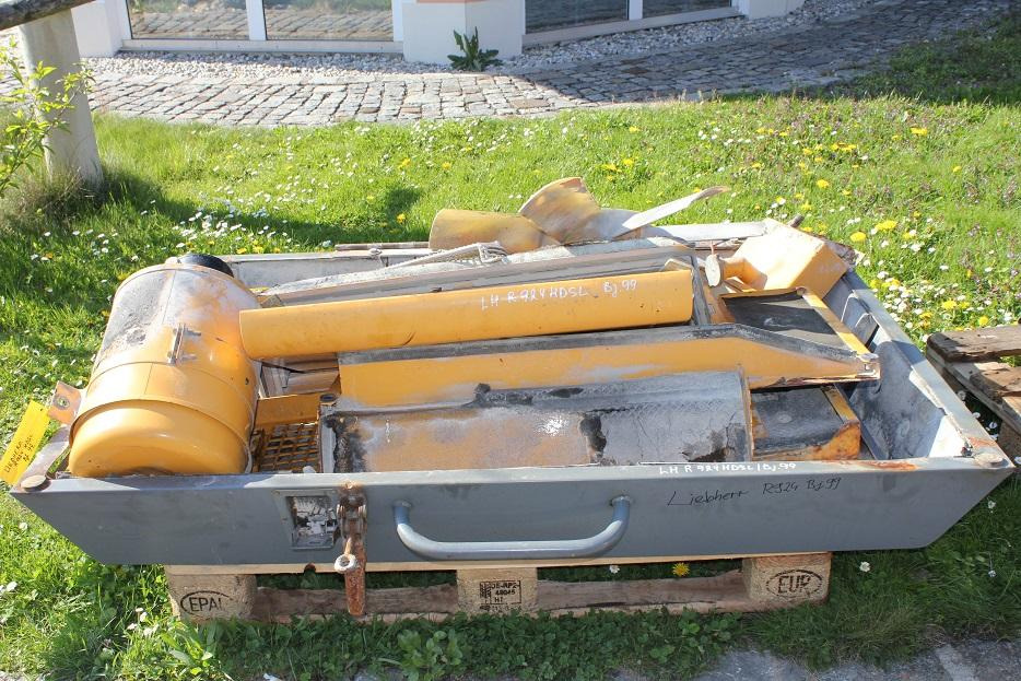 Liebherr R 924 HDSL - Pealisehitus ja välispind - Ehitusmasinad: pilt 2 Liebherr R 924 HDSL - Pealisehitus ja välispind - Ehitusmasinad: pilt 2