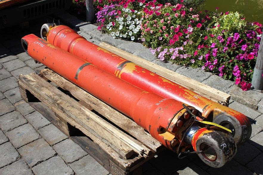 Liebherr R 932 LIT - Hüdrauliline silinder - Ehitusmasinad: pilt 1 Liebherr R 932 LIT - Hüdrauliline silinder - Ehitusmasinad: pilt 1